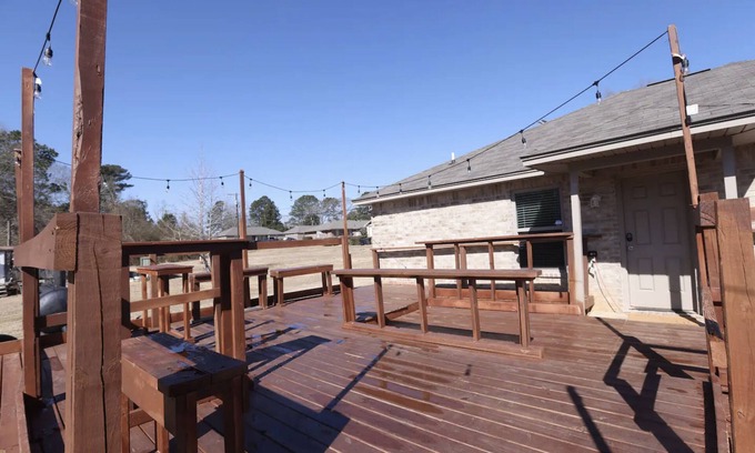 Grambling House | Upscale Peaceful Fun House w/Deck- 2 Min walk to Grambling Campus