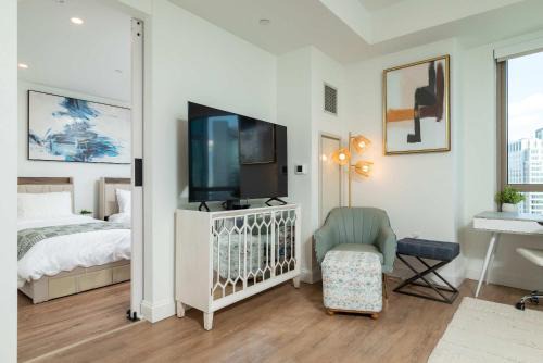 Downtown Boston Apartment | Upscale Penthouse with Gym Parking near MGH TUFTS
