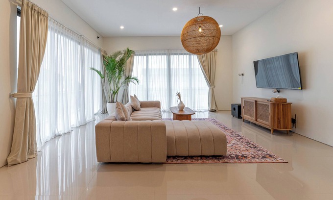 Babakan Villa | Upscale Quiet Canggu Villa TEAK
