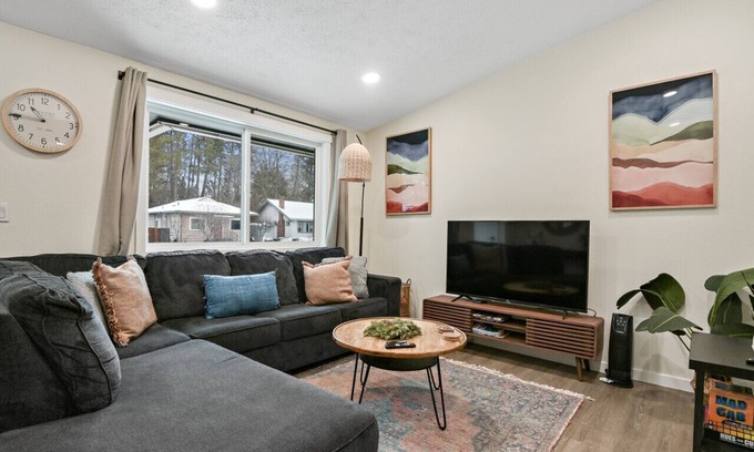 Spokane House | Upscale Rockwood Boho Townhouse