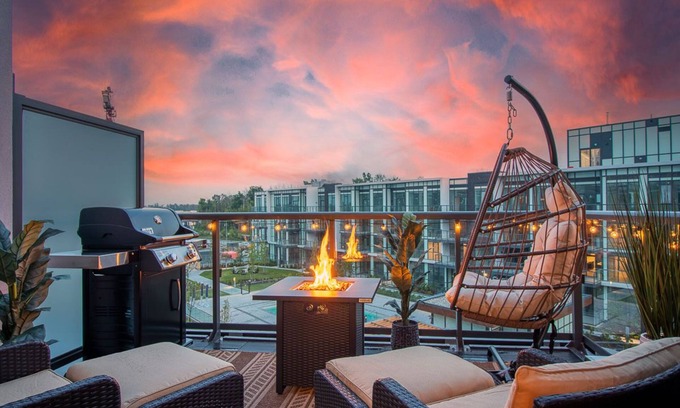 Innisfil Condo | Upscale Spa Getaway w/Pool & Year round Hot Tub + Private In- Suite Sauna!