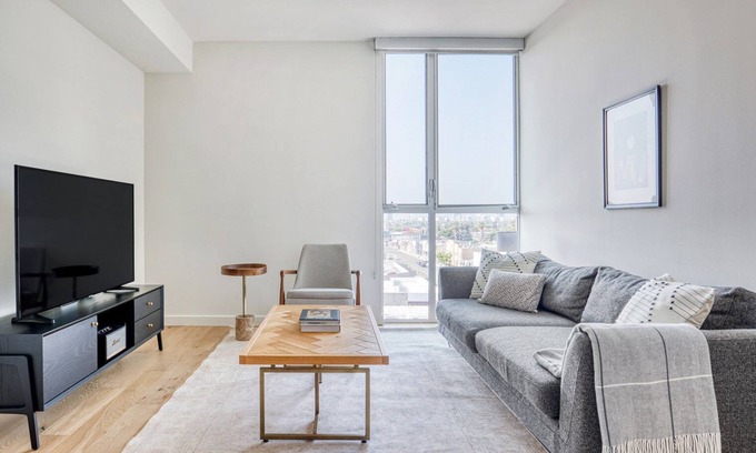 Melrose Apartment | Upscale West Hollywood 1BR w/BBQ, Pool, Gym, W/D near TJ, by Blueground