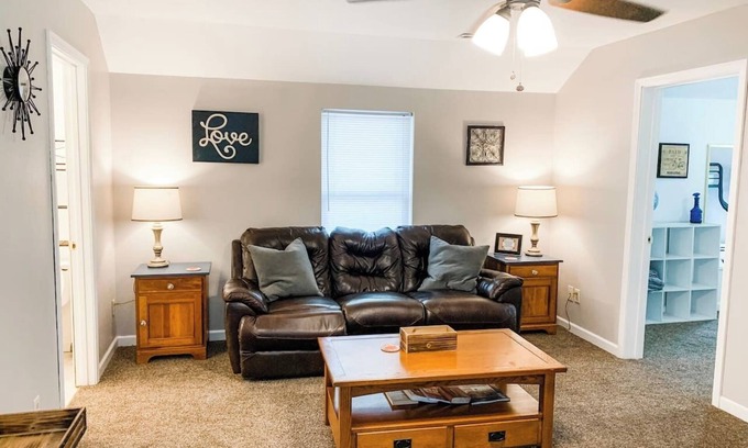 Pevely Apartment | Upstairs 2 bedroom Private Apt Off I- 55 in Pevely