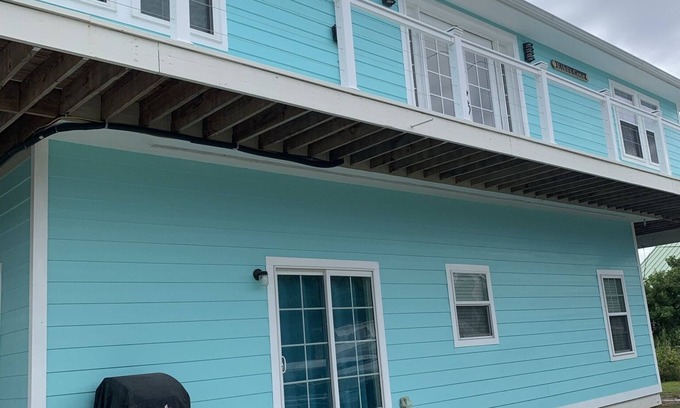 Port Royal House | Upstairs 3 BR, 2 bath home, 150 yds from beach with beautiful clear water.