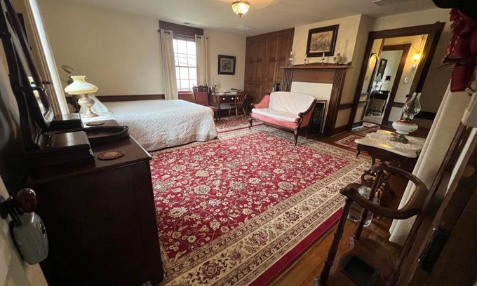 Beverly Apartment | Upstairs Historic 1 Bedroom 1 Bath Suite with Mini-Kitchen, Porch & River Views