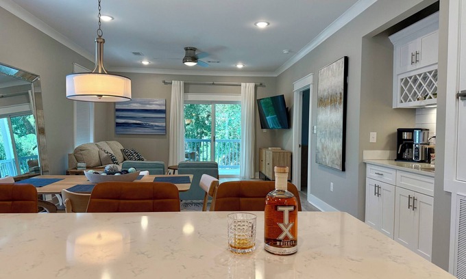 Diamondhead Condo | Upstairs Newly Built Condo at Diamondhead Country Club - Walk to the Clubhouse