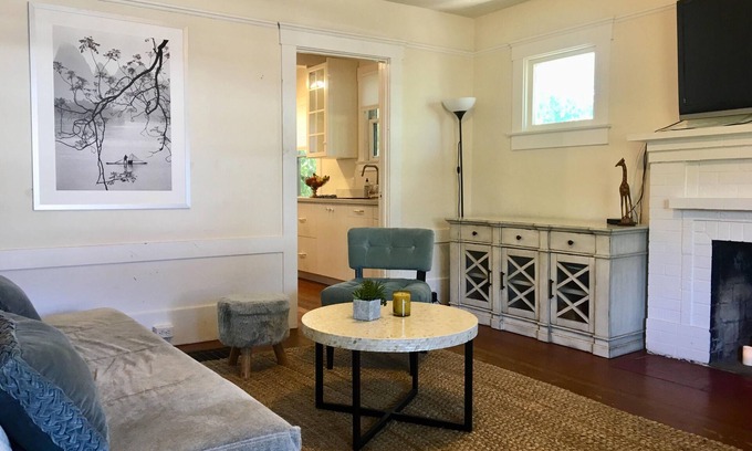 San Anselmo Apartment | Upstairs private apartment in duplex home near town!