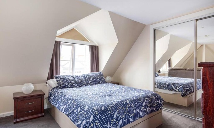 Flemington Apartment | Upstairs Studio Apartment with street access