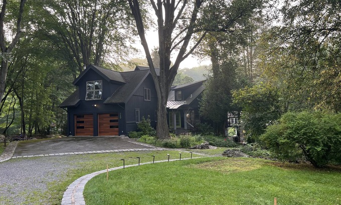 Putnam Valley House | Upstate group-sized home in Putnam Valley, 15 minutes from Cold Spring, NY