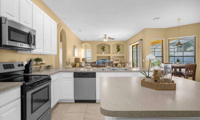 Legacy Park House | Upstay - Awesome Bungalow Home w Swimming Pool