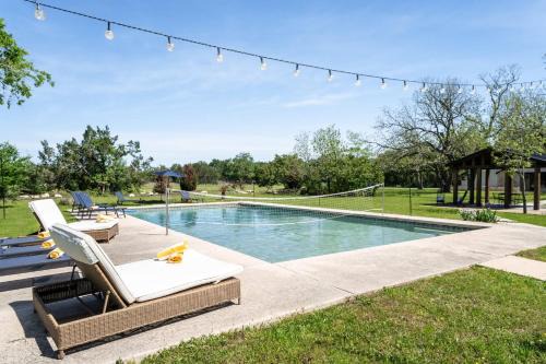 West Oak Hill House | Upstay - Family Farmhouse in Southwest Austin
