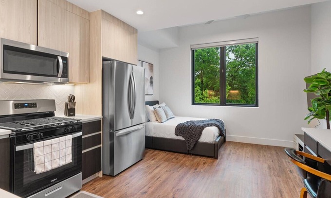 West Congress Apartment | Upstay Modern Studio Near South Congress Avenue!