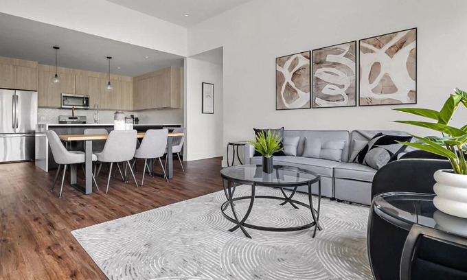 West Congress Apartment | Upstay Newly Renovated Apartment near SoCo