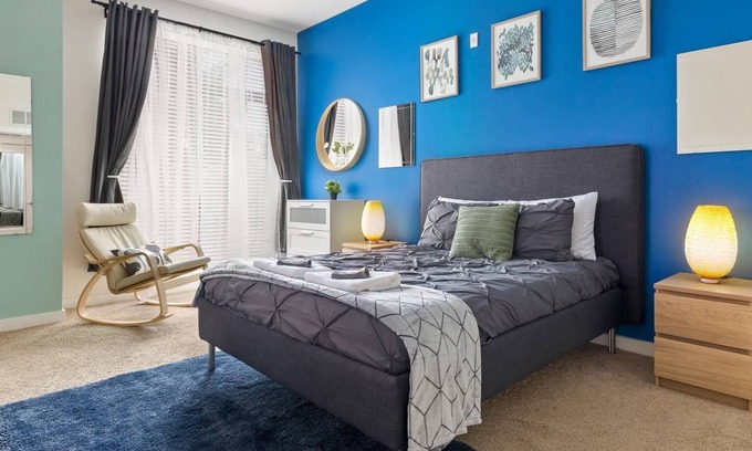 First Ward Apartment | Uptown 1st Ward | Minutes to Epicentre | Gym-Pool