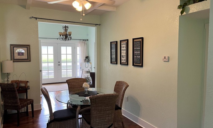Historic Uptown House | Uptown Bungalow 2/2