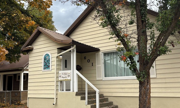 Kellogg House | Uptown Bungalow- Hot Tub!