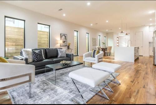 Old East Dallas House | Uptown Dallas Modern Retreat