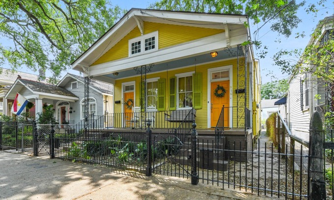 Irish Channel House | Uptown double near shopping, restaurants and bars!