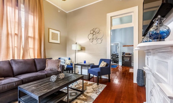 Leonidas House | Uptown Home on Streetcar Line, Walk to Restaurants
