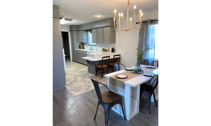 Chalk House | Uptown Luxury in small town Paducah TX