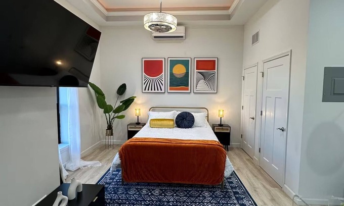 Bloomington Apartment | Uptown Luxury Studio On The Square Downtown Bloomington