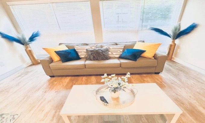 Third Ward Apartment | Uptown Traveling Dreams Studio w/Gym & Rooftop Pool!