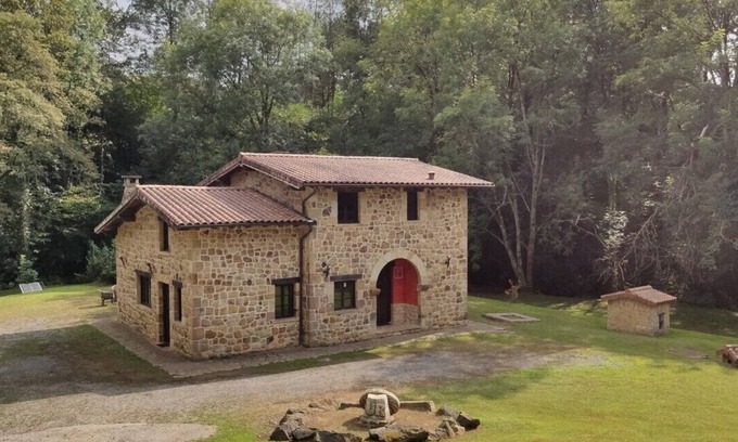 Entrambasaguas Cottage | Ur Valley 2. Near beaches and Cabárceno 8 adults and 4 children
