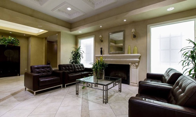 Financial District Apartment | Urban 1BR Escape near CF Toronto Eaton Centre