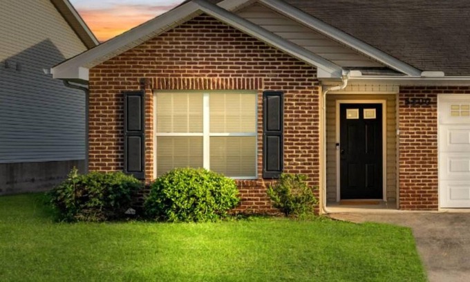 Knoxville House | Urban 2BD Retreat - 15 mins to Dtwn Knoxville