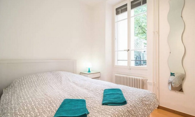 Les Grottes Apartment | Urban Apartment