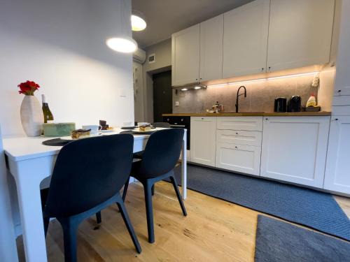 Chorzow Apartment | URBAN APARTMENTS STUDIO No 3A, FREE PRIVATE PARKING, Self CHECK-IN