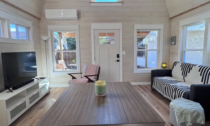 West San Antonio House | Urban Barn Retreat San Antonio - Escape the City While in the City!