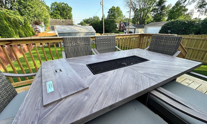 Audubon House | Urban Bourbon Trail Near Derby, Fair, Expo and Airport - 4 Beds, 3 BR, 2 Baths