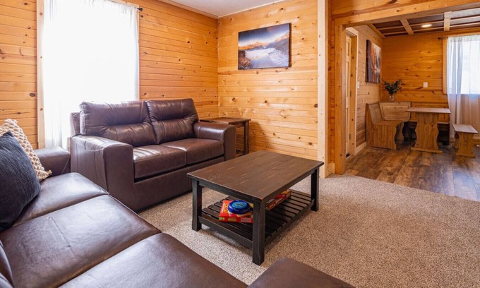 Sioux Falls House | Urban Cabin | 4BR w/Huge Yard