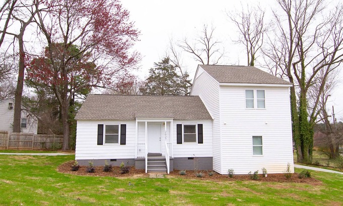 Southwest Raleigh House | Urban Charm: 4 Bedroom Downtown Raleigh Home Near I-40