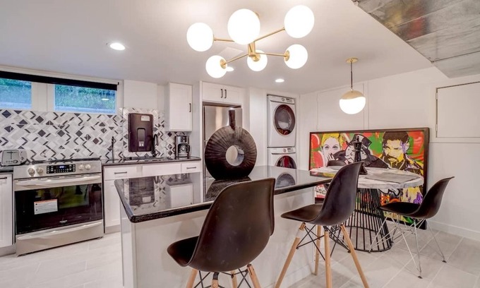 Alberta Apartment | Urban Chic Apartment in the Alberta Arts District!