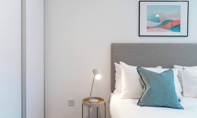 Camden Apartment | Urban Chic - Marine