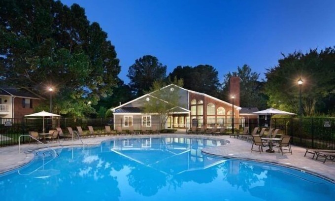 Coliseum Central Apartment | Urban Chic Modern Living I w/d I Parking I Pool
