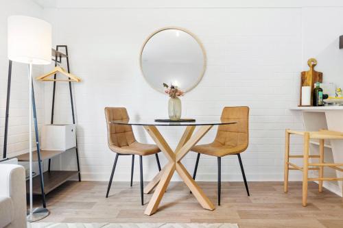 Victoria Park Apartment | Urban Chic Studio By 'the Strip'