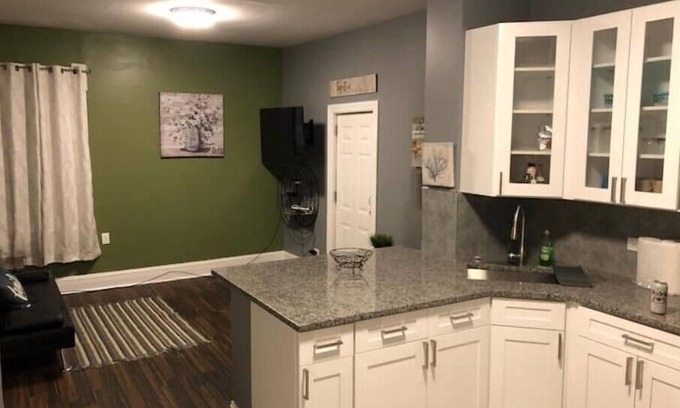 Little Village Apartment | Urban Coach Penthouse - Minutes from downtownn