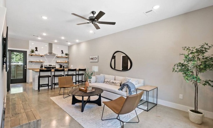Downtown House | Urban Destination Aggieland 112 TX 2BR and 1.5Bath