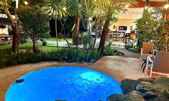 Honduras House | Urban Escape El Patio: Private Home, 4 BedRooms, Jacuzzi @Bella Vista
