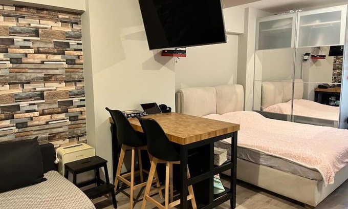 Vyronas Apartment | Urban escape in Athens