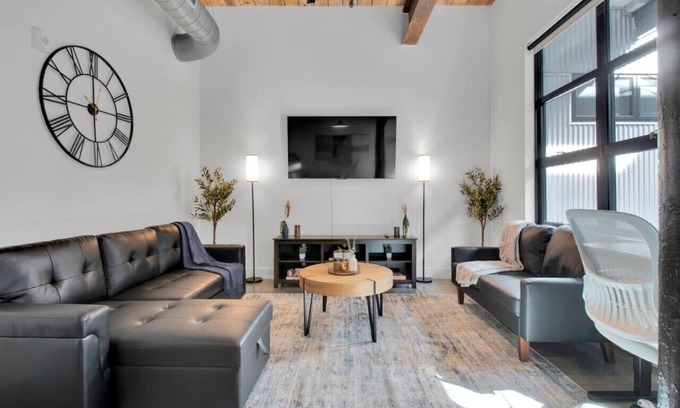 Judson Apartment | Urban Escape: Industrial 2BR/2BA