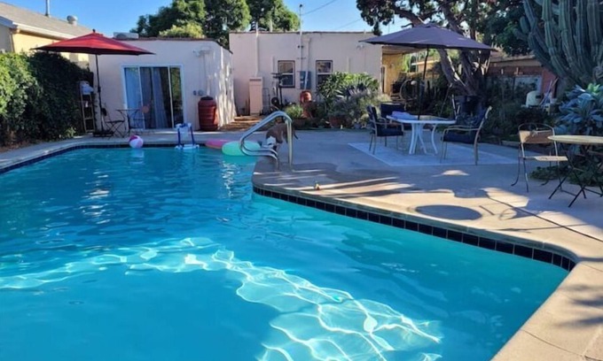 North Long Beach House | Urban Farm House +Hot Tub+Pool