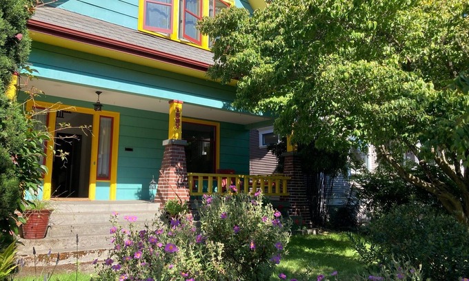 Queen Anne House | Urban Farmhouse - Relax and Explore