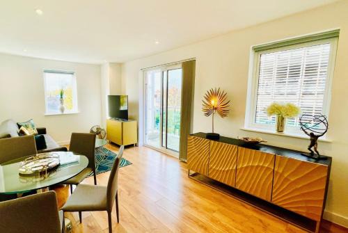 Grange Apartment | Urban Gem Apartment- Free parking