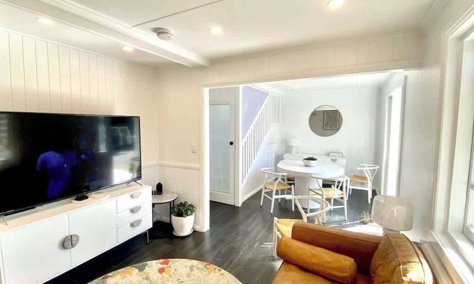 Newtown Apartment | Urban Getaway Apartment Ipswich perfect for work