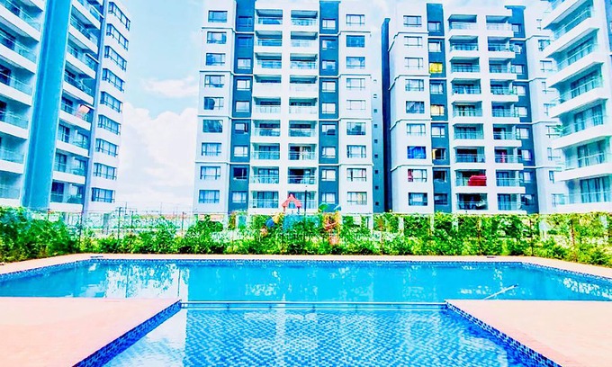 Syokimau Bed & Breakfast | Urban Homes-Two Bedroom Near JKIA with pool, Gym, and Wi-Fi