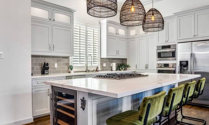 Montrose House | Urban Jungle Retreat in the HTX Skyline
